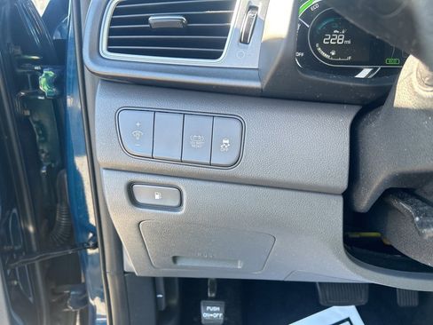 Used 2019 Kia Niro LX image 12