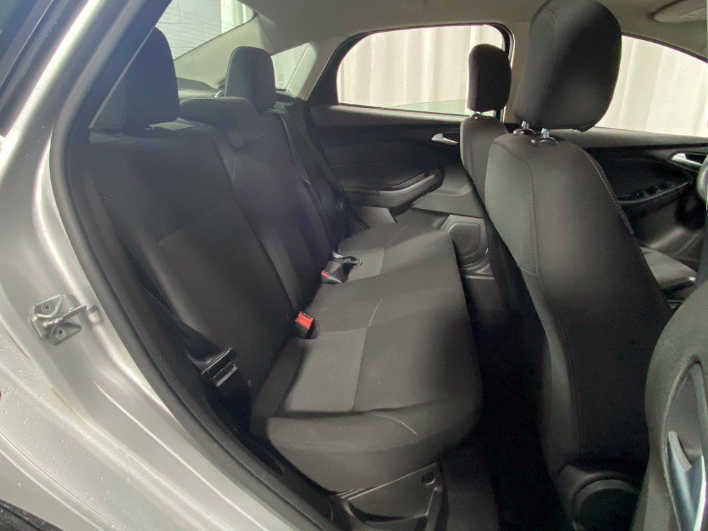 Used 2016 Ford Focus SE w/ SE Power Seat Package FWD image 27