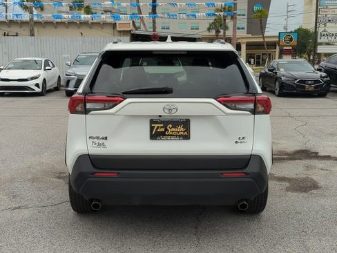 Used 2025 Toyota RAV4 LE AWD/4WD image 5