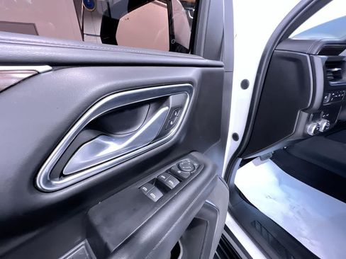 Used 2022 GMC Yukon SLE w/ Gmc Pro Safety Plus Package RWD image 12