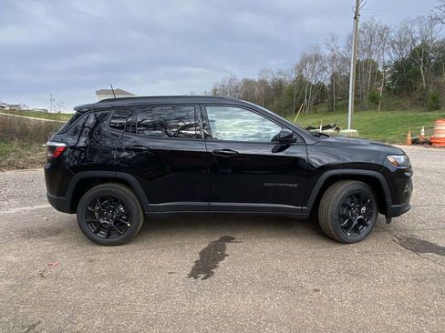 New 2026 Jeep Compass Latitude image 32