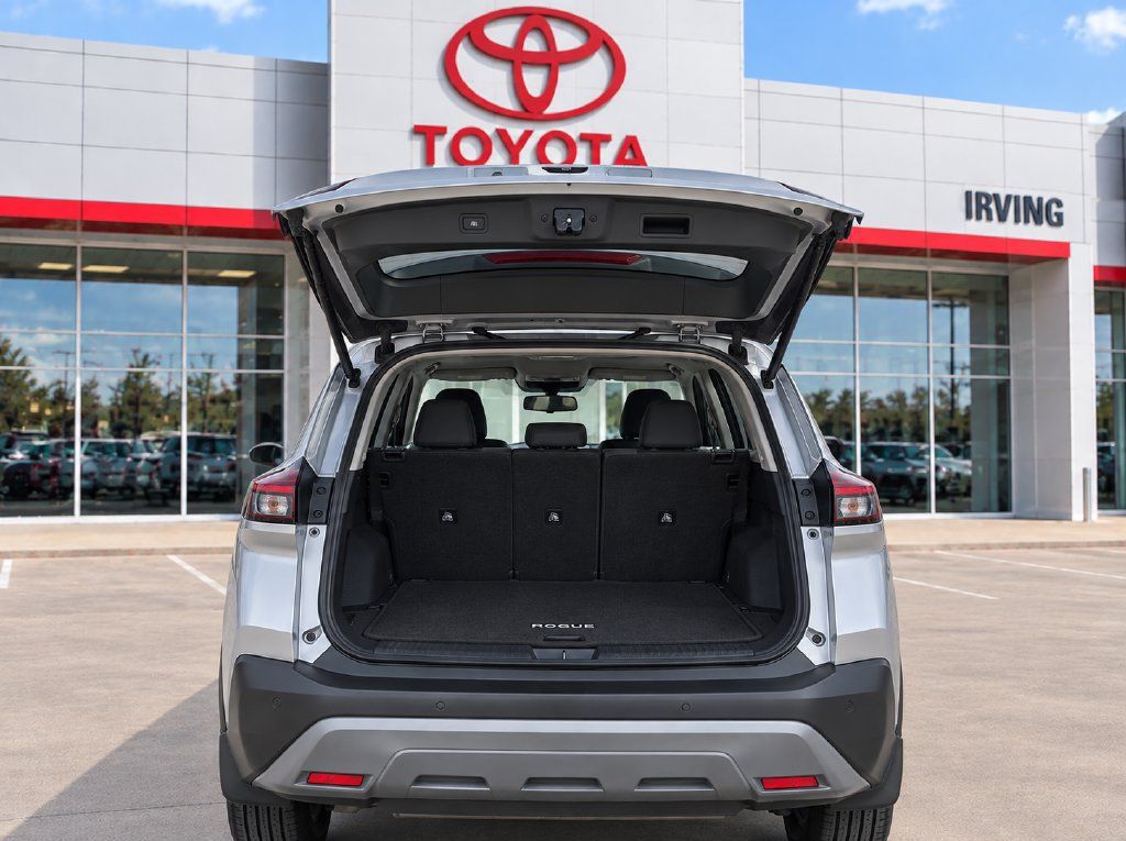 Used 2023 Nissan Rogue SV AWD/4WD image 7