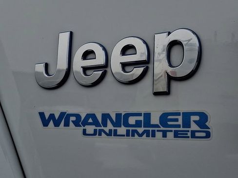 Used 2022 Jeep Wrangler Unlimited Sahara w/ Cold Weather Group image 30