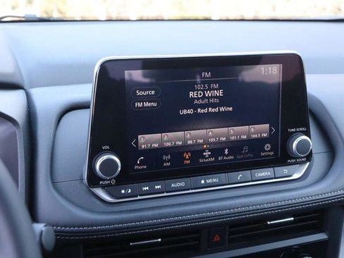 Used 2025 Nissan Rogue SV image 16