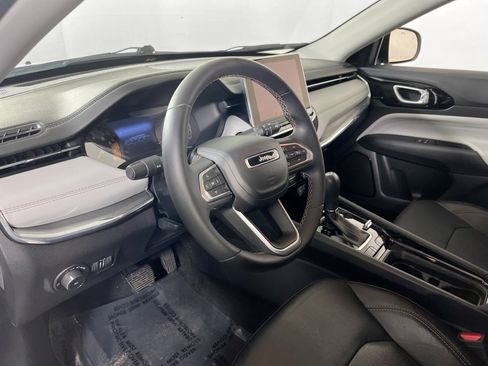 Used 2022 Jeep Compass Limited image 9