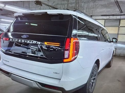 Used 2025 Ford Expedition Max Platinum AWD/4WD image 3