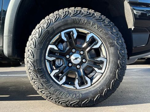 Used 2024 Chevrolet Silverado 1500 ZR2 w/ Technology Package image 25