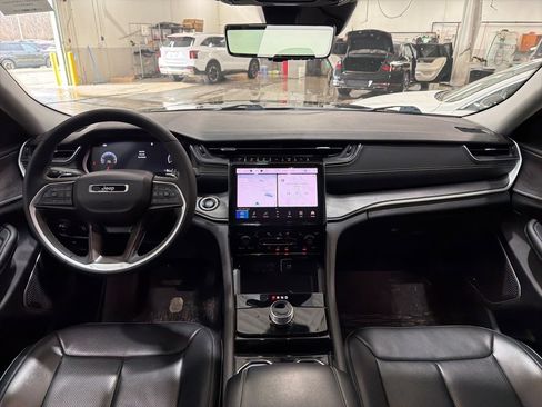 Used 2023 Jeep Grand Cherokee L Limited w/ Luxury Tech Group II image 11