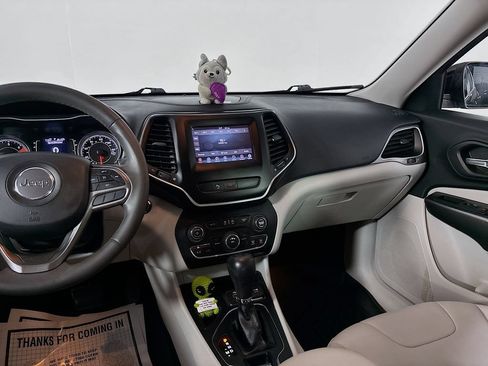 Used 2020 Jeep Cherokee Latitude Plus FWD image 22