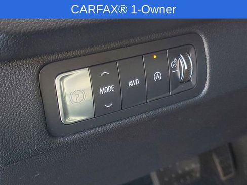 Used 2025 Chevrolet Traverse LT image 14