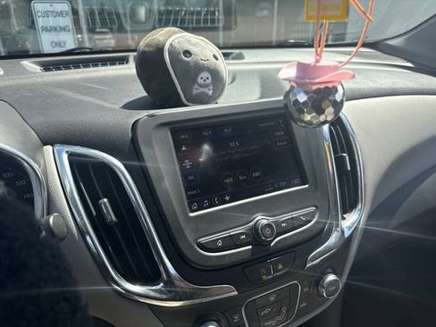 Used 2024 Chevrolet Equinox LS w/ LS Convenience Package AWD/4WD image 2