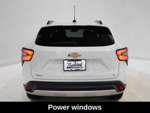 Used 2025 Chevrolet Trax LT w/ LT Convenience Package FWD image 6