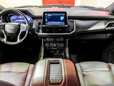 Used 2022 Chevrolet Suburban LT image 13