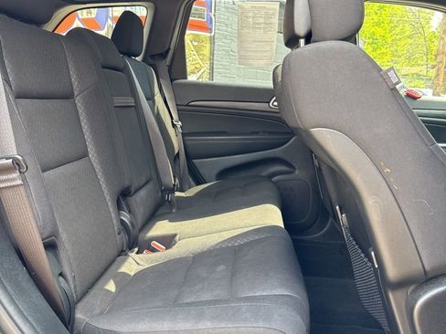 Used 2020 Jeep Grand Cherokee Laredo AWD/4WD image 5