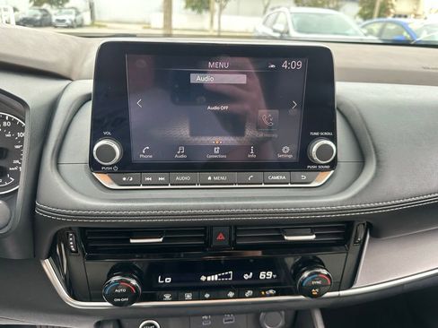 Used 2023 Nissan Rogue SV image 28