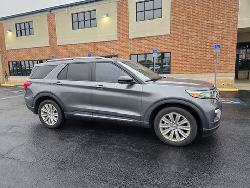 Used 2022 Ford Explorer Limited w/ Equipment Group 301A RWD image 2