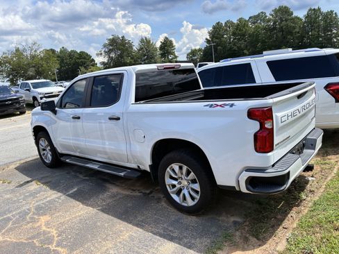 Used 2020 Chevrolet Silverado 1500 Custom w/ Custom Value Package AWD/4WD image 6