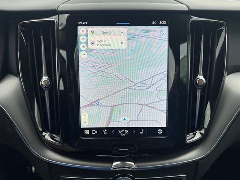 Certified 2025 Volvo XC60 B5 Core image 17