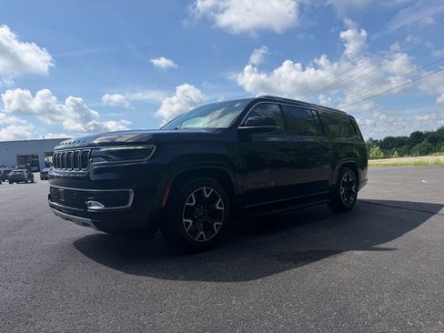 Used 2024 Jeep Wagoneer L Series III w/ Flexible Seating Group AWD/4WD image 7