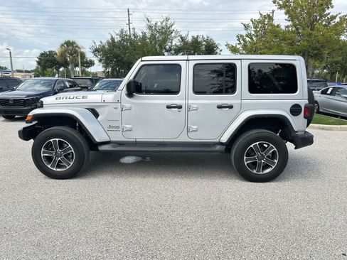 Used 2023 Jeep Wrangler Unlimited Sahara AWD/4WD image 3