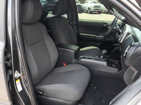 Used 2019 Toyota Tacoma TRD Sport AWD/4WD image 43