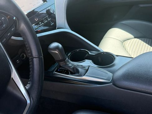 Used 2018 Toyota Camry SE w/ Convenience Package image 12