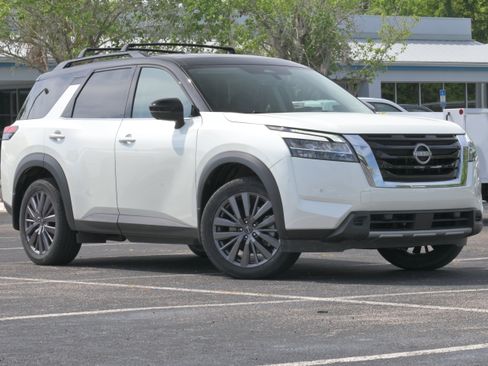 Used 2023 Nissan Pathfinder SL w/ SL Premium Package FWD image 2