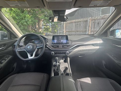 Used 2025 Nissan Altima 2.5 SV FWD image 31
