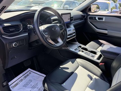 Used 2022 Ford Explorer XLT w/ Equipment Group 202A AWD/4WD image 11