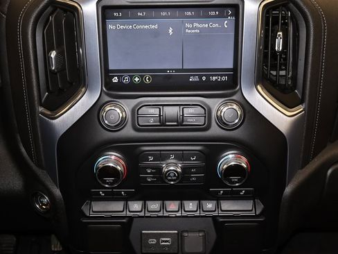 Used 2020 GMC Sierra 1500 SLE w/ SLE Value Package image 27