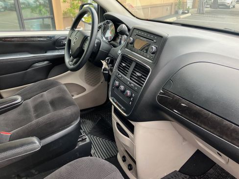 Used 2014 Dodge Grand Caravan American Value Package image 21