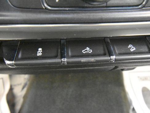 Used 2018 Chevrolet Silverado 1500 LT w/ All Star Edition image 40