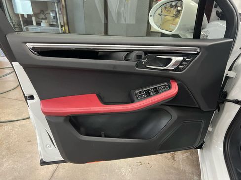 Used 2024 Porsche Macan image 21