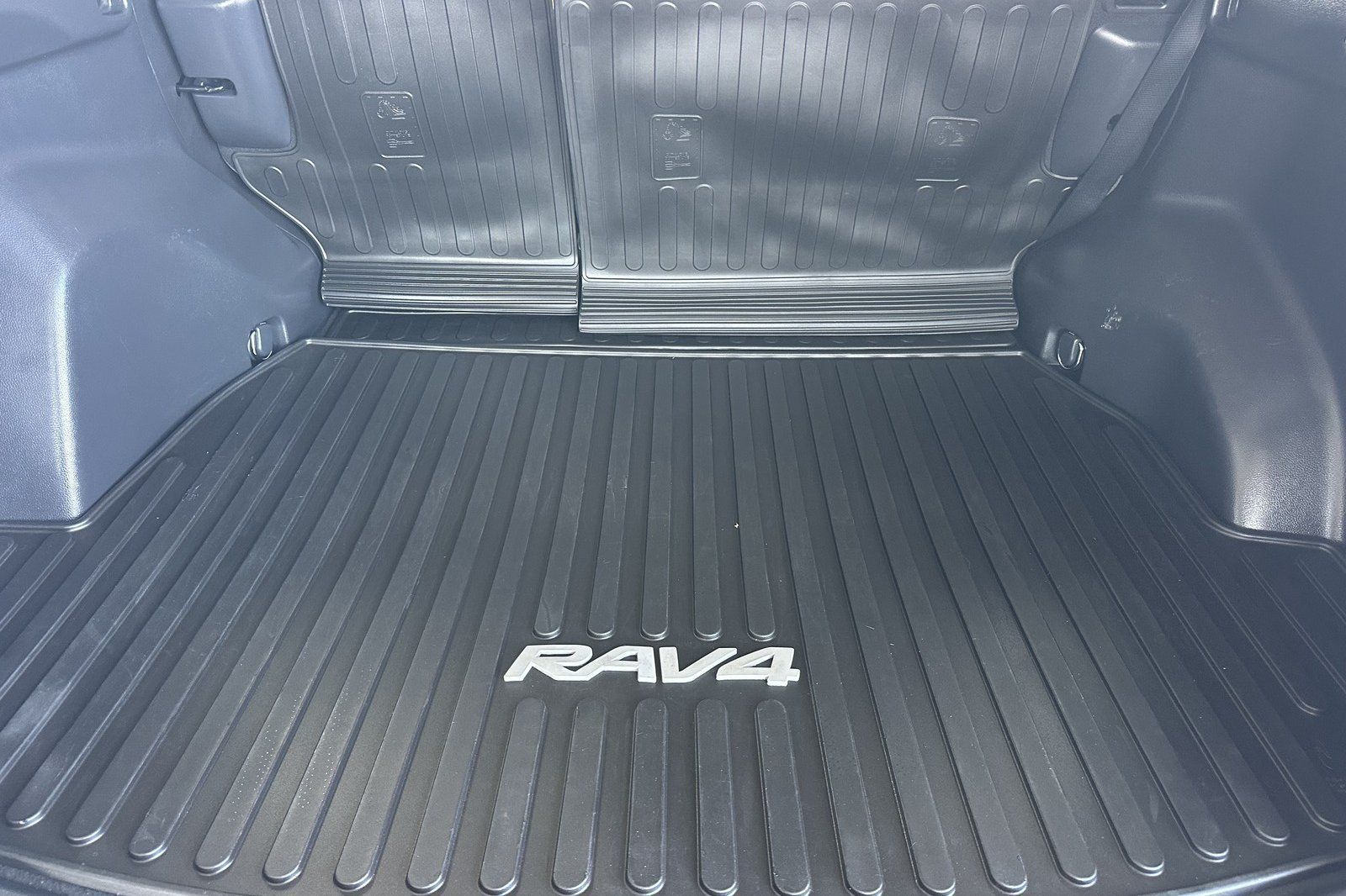 Certified 2021 Toyota RAV4 LE AWD/4WD image 15
