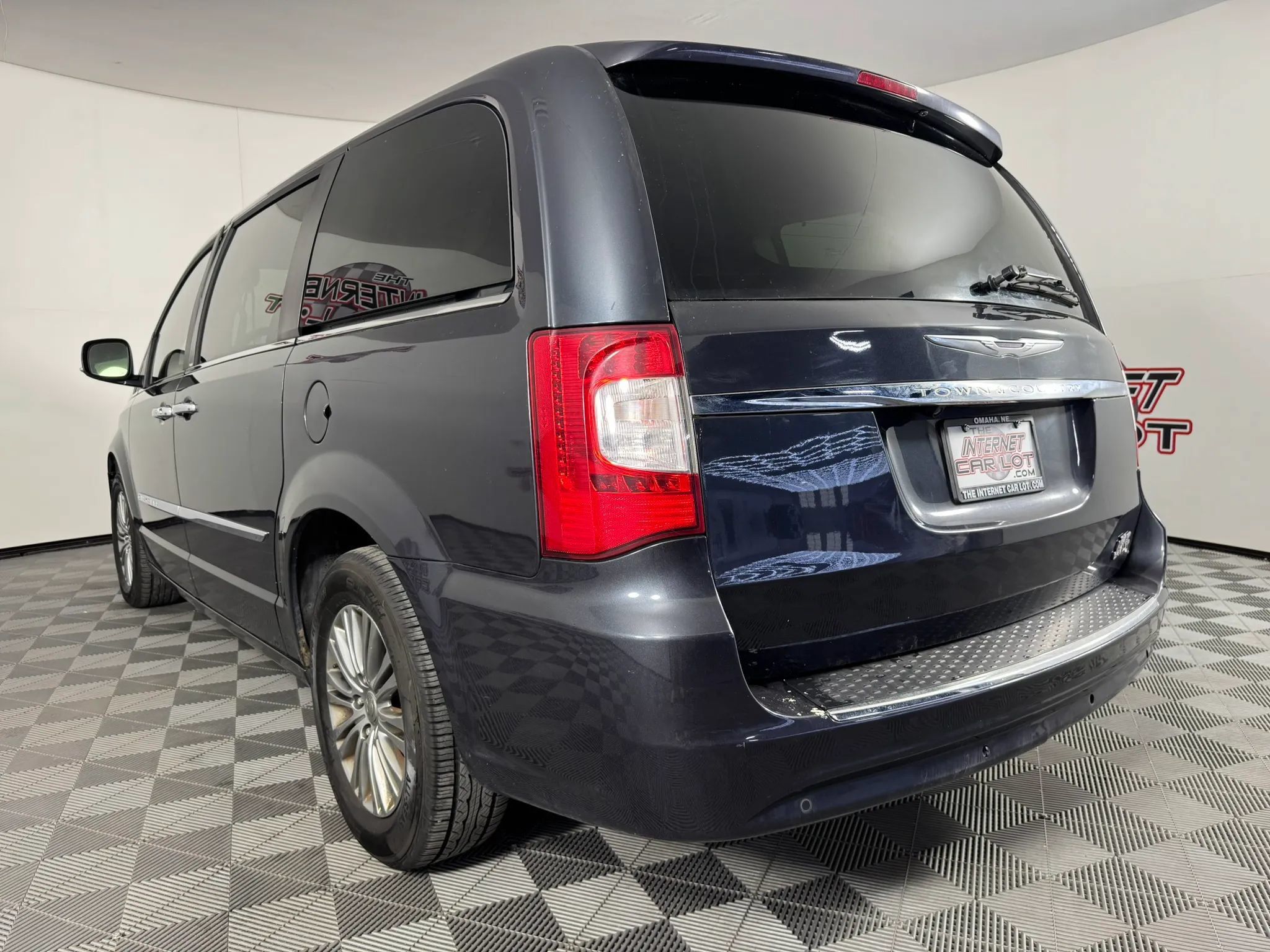 Used 2014 Chrysler Town & Country Touring-L w/ Driver Convenience Group FWD image 24
