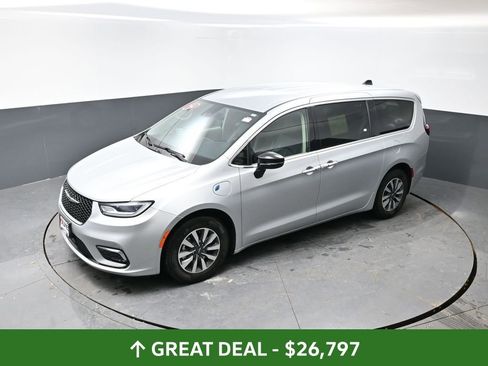 Used 2024 Chrysler Pacifica Select FWD image 48