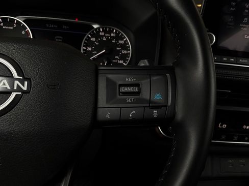 Used 2025 Nissan Rogue SV FWD image 34