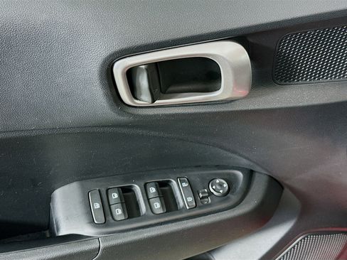 Used 2025 Hyundai Venue SEL FWD image 15