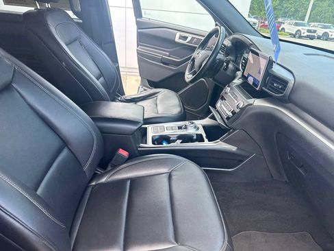 Used 2020 Ford Explorer XLT w/ Equipment Group 202A RWD image 33