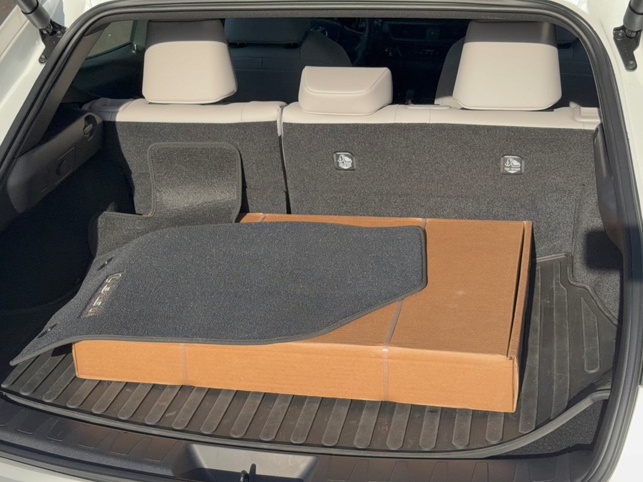 Certified 2025 Lexus UX 300h FWD w/ Accessory Package (Z2) image 29
