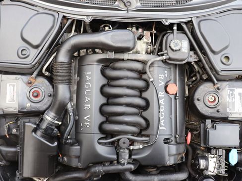 Used 2002 Jaguar XK8 Convertible image 45