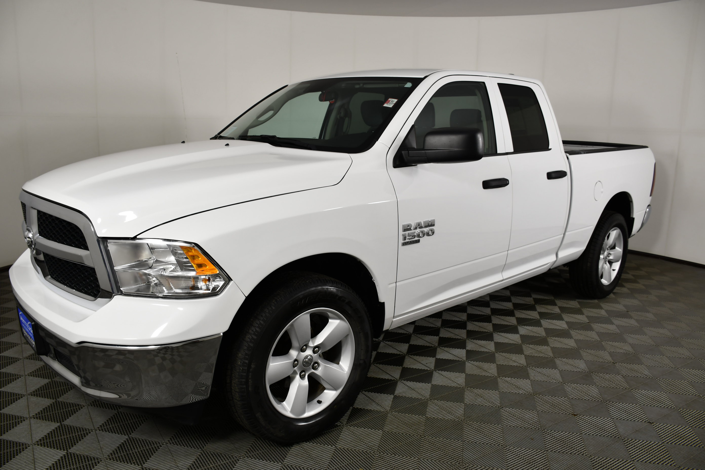 Used 2024 RAM 1500 Classic SLT AWD/4WD image 10