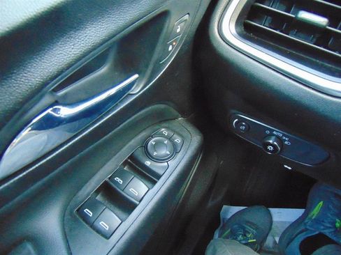 Used 2022 Chevrolet Equinox LT image 43