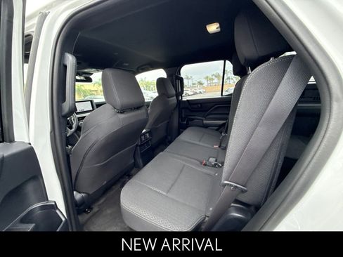 Used 2025 Toyota 4Runner SR5 AWD/4WD image 7