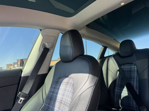 Used 2021 Tesla Model 3 Performance image 9