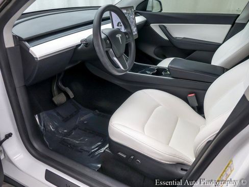 Used 2021 Tesla Model Y 2WD image 13