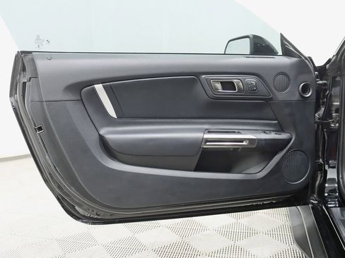 Used 2020 Ford Mustang Shelby GT500 w/ Technology Package image 29