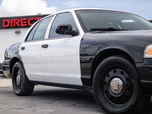 Used 2011 Ford Crown Victoria Police Interceptor RWD image 2