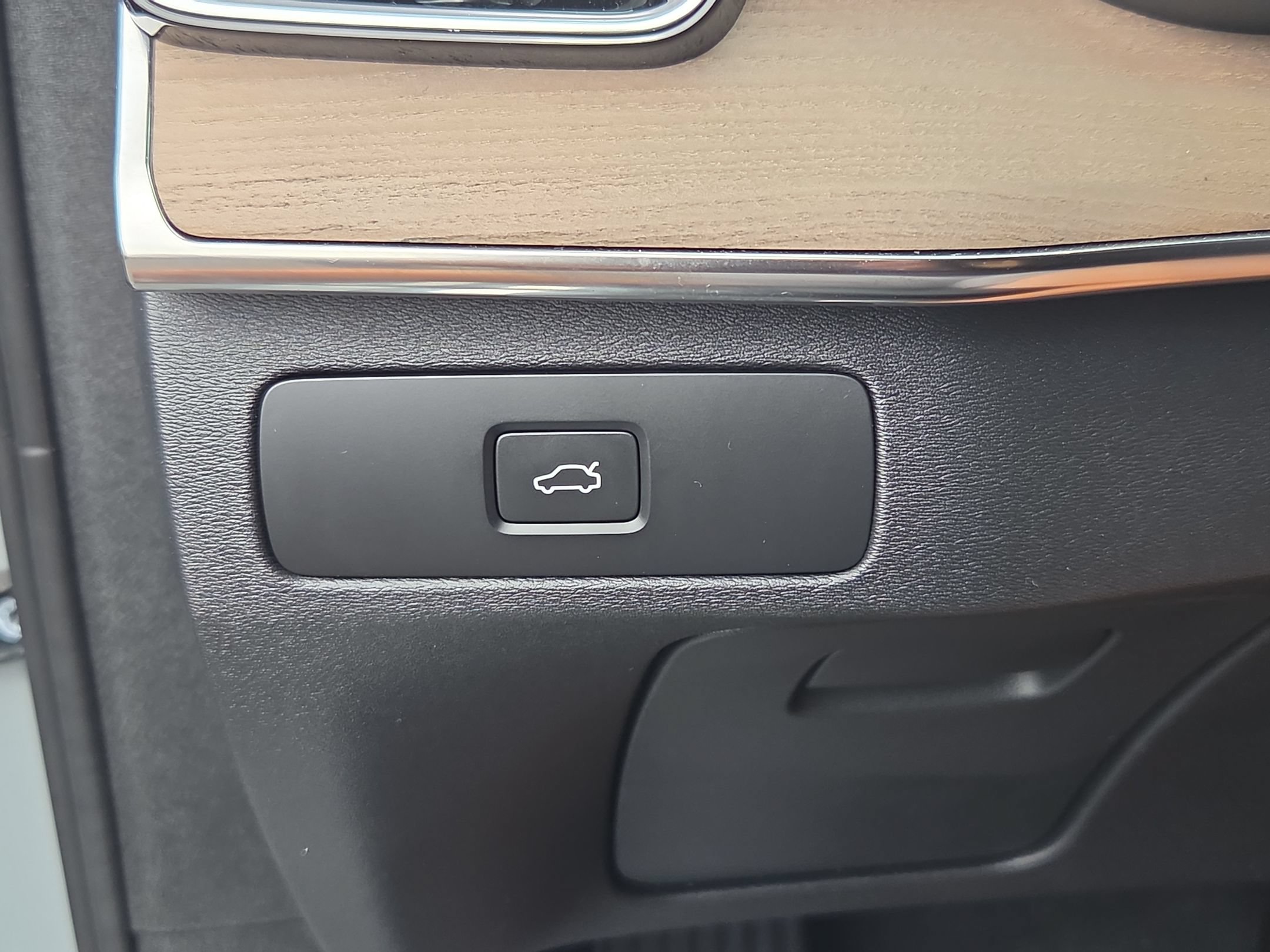 Used 2025 Volvo XC90 B5 Plus w/ Protection Package Premier AWD/4WD image 19