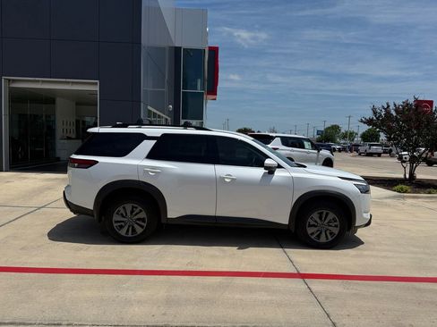 Used 2025 Nissan Pathfinder SV FWD image 6